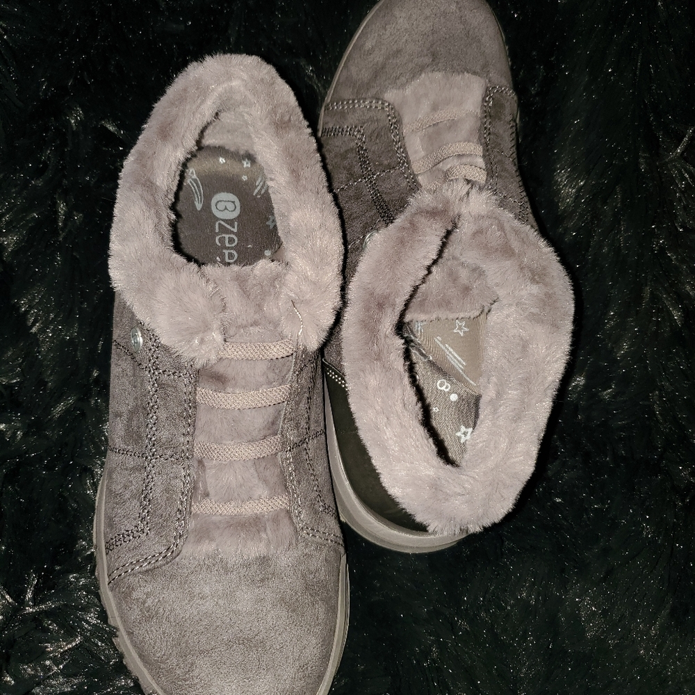 Gray Shoes 9 Fur lined Bzees